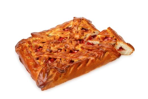 Пирог с красной смородиной и яблоком